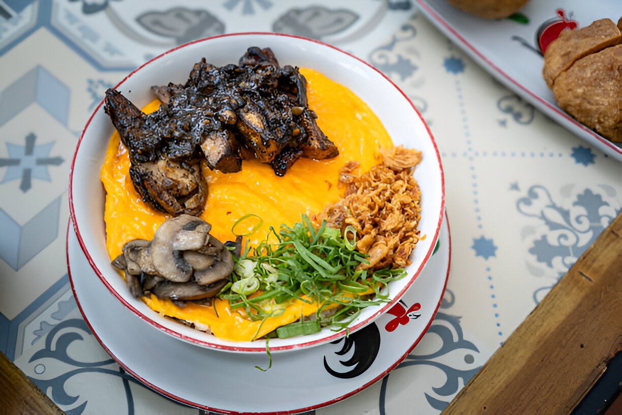 a bowl of omurice soup