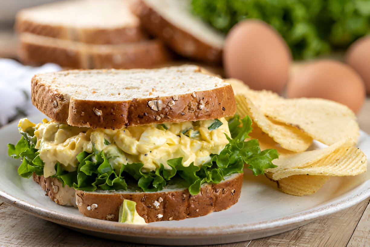 egg salad sandwich on whole grain bread