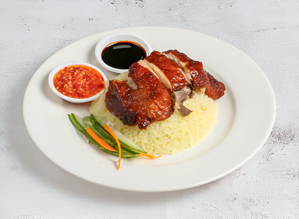 roasted chicken rice with chilli and soy sauce served in dish